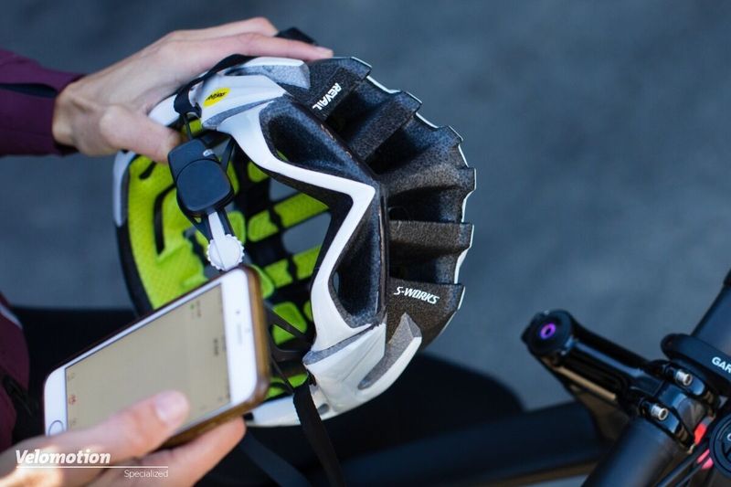 Senzor pádu na helmu Specialized Angi