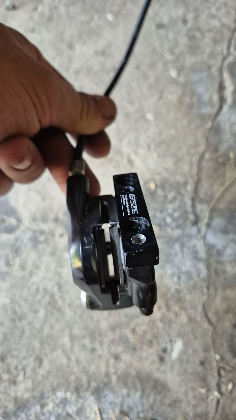Brzdový třmen Shimano XT Flatmount BR-M8110