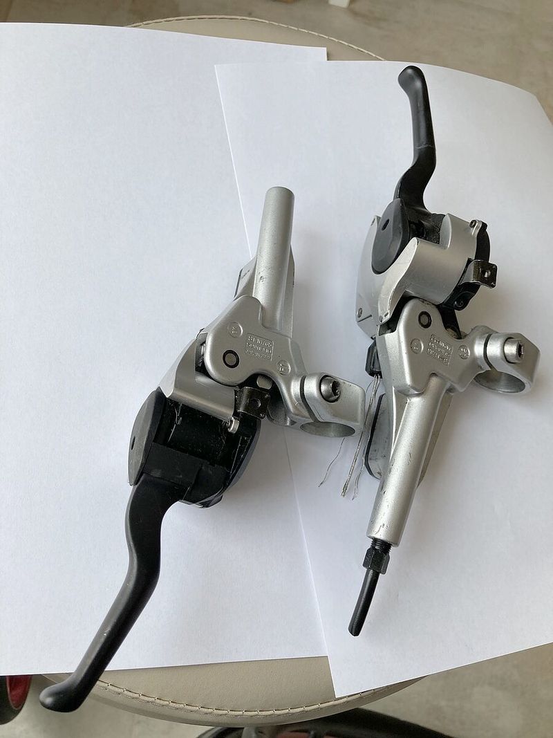 Prodám použité páčky Shimano dual control ST M-765
