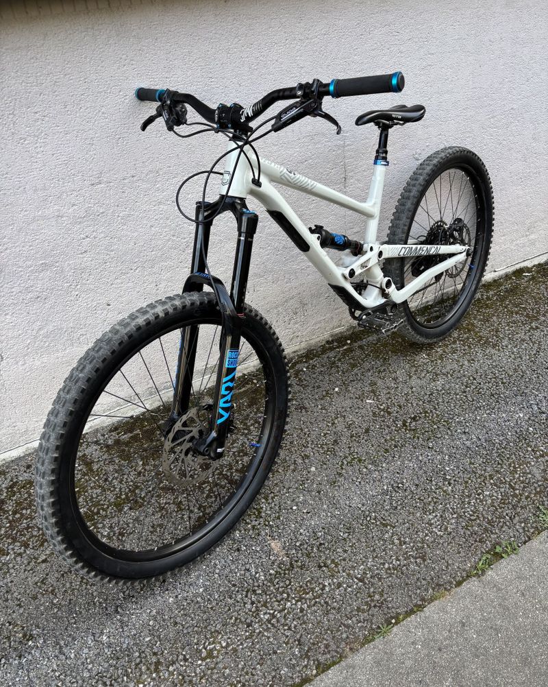 Commencal clash