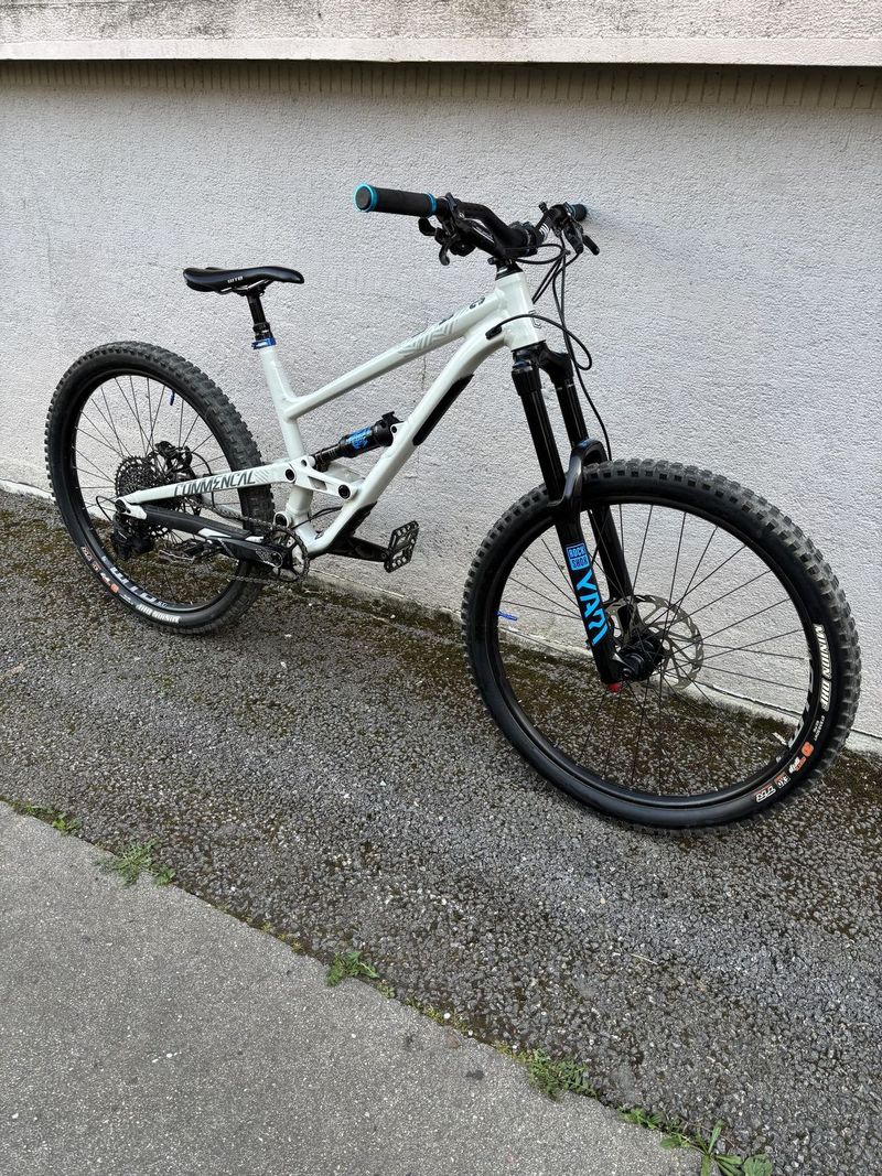Commencal clash