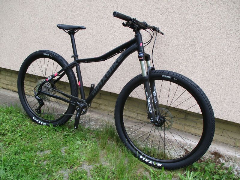 Nové 29" kolo Maxbike M509D 17", vzduch. vidlice Suntour Raidon, Shimano Deore1x11, pevná osa