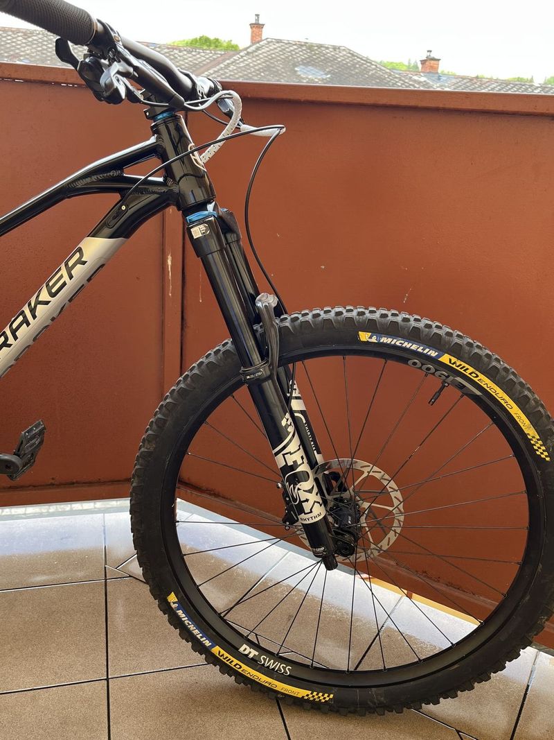 Mondraker foxy r.v.2022 ve velikosti L