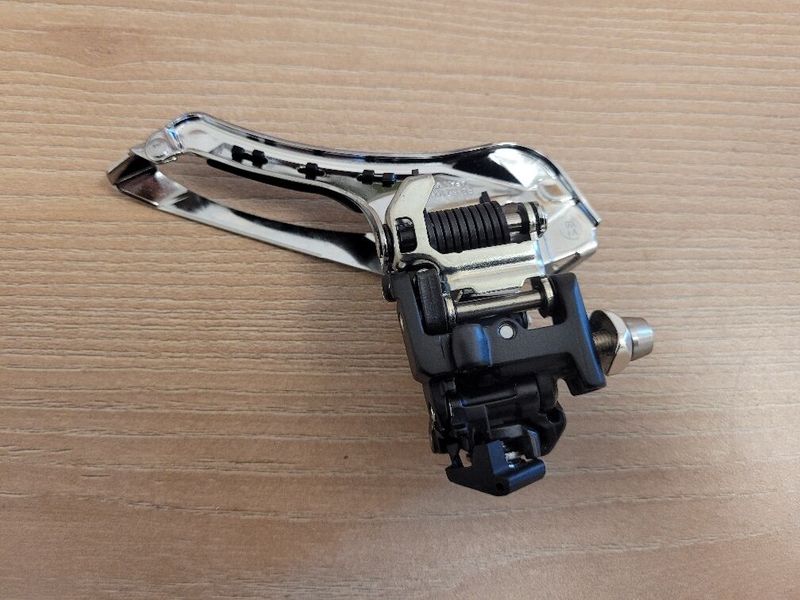 Přesmykač Shimano 105