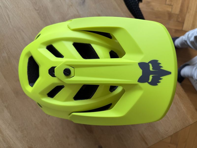 Nepoužitá nová helma Fox Dropframe Pro 51-55 cm