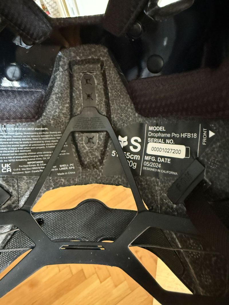 Nepoužitá nová helma Fox Dropframe Pro 51-55 cm