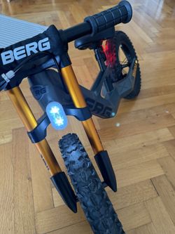 Odrážedlo Berg Biky Cross se světly