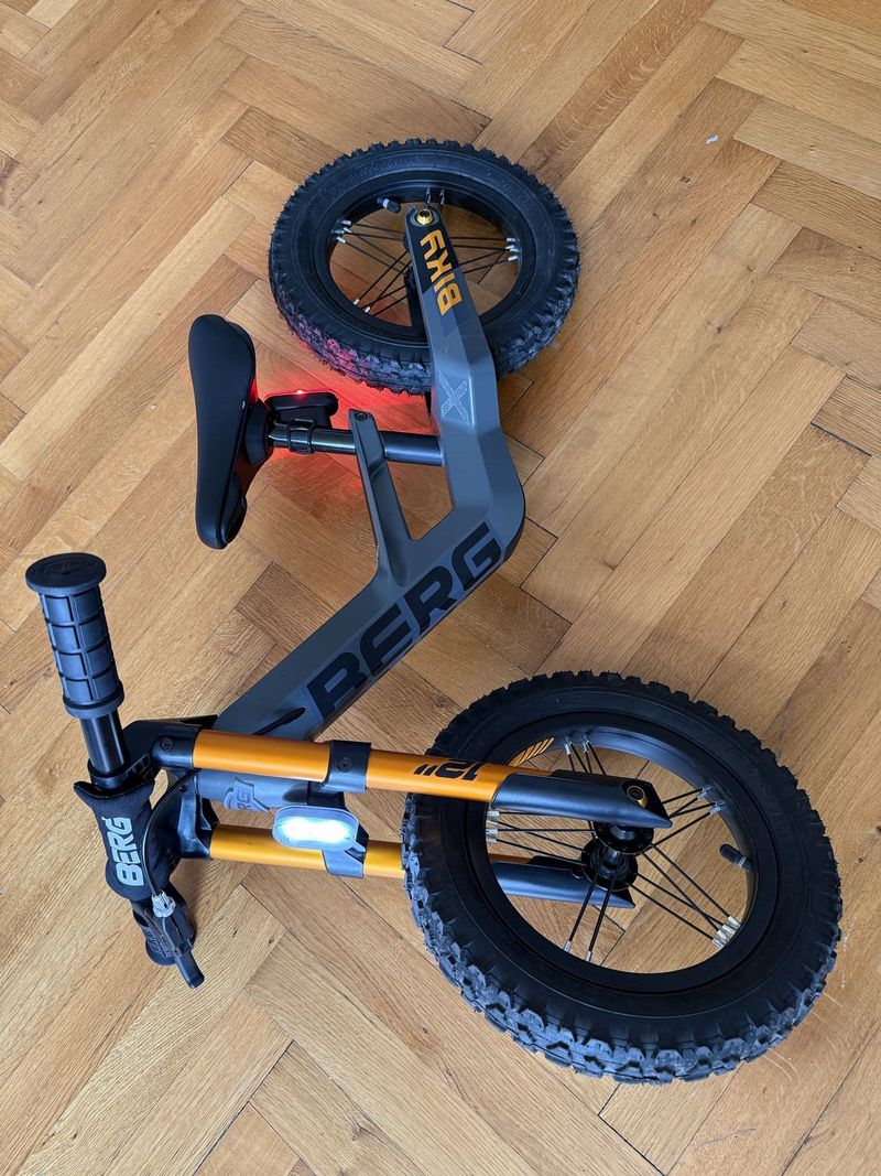 Odrážedlo Berg Biky Cross se světly
