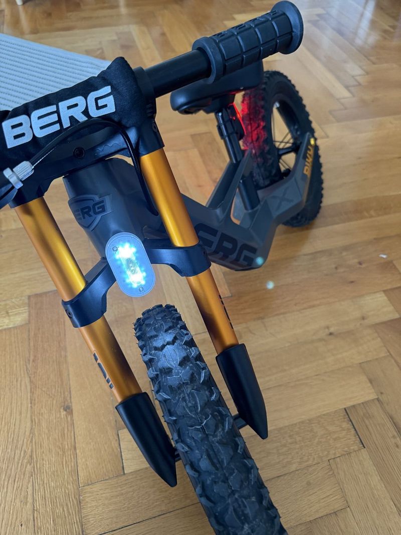 Odrážedlo Berg Biky Cross se světly