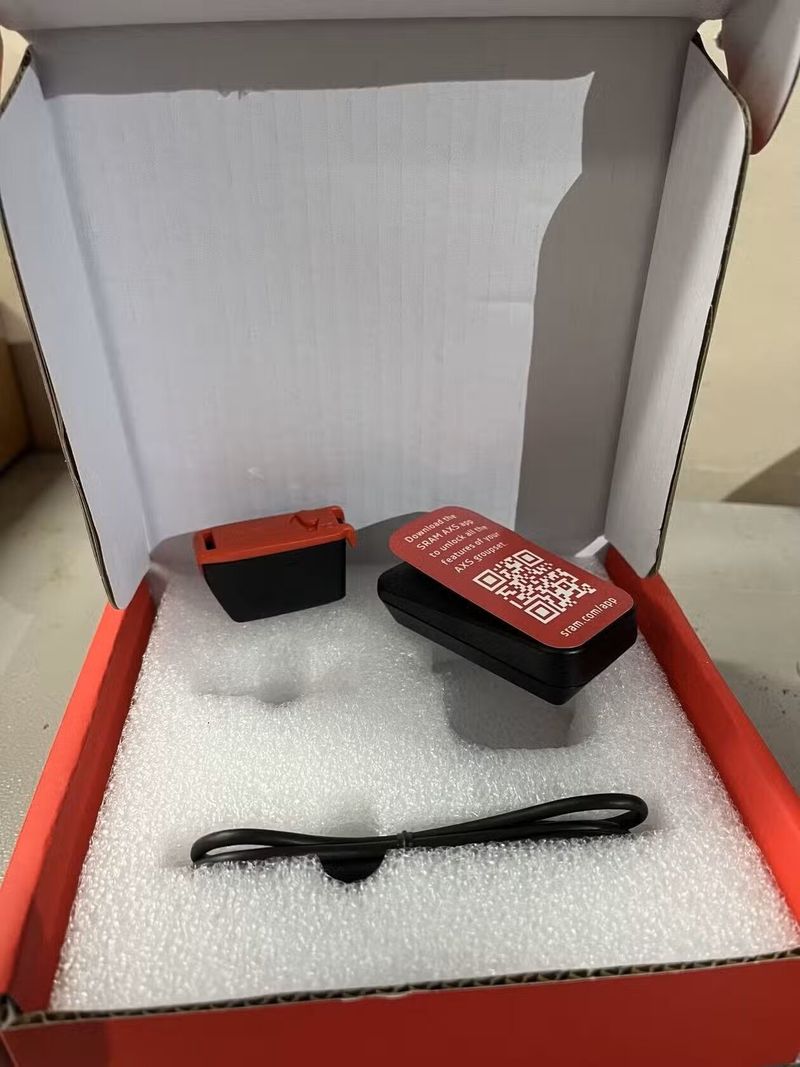 Set nabíječky a baterie SRAM AXS