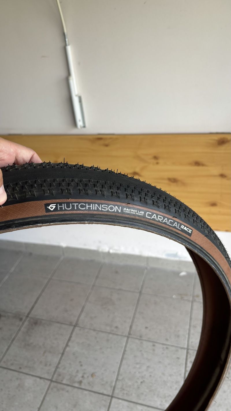 Gravel pláště Hutchinson Caracal Race TLR (pár)