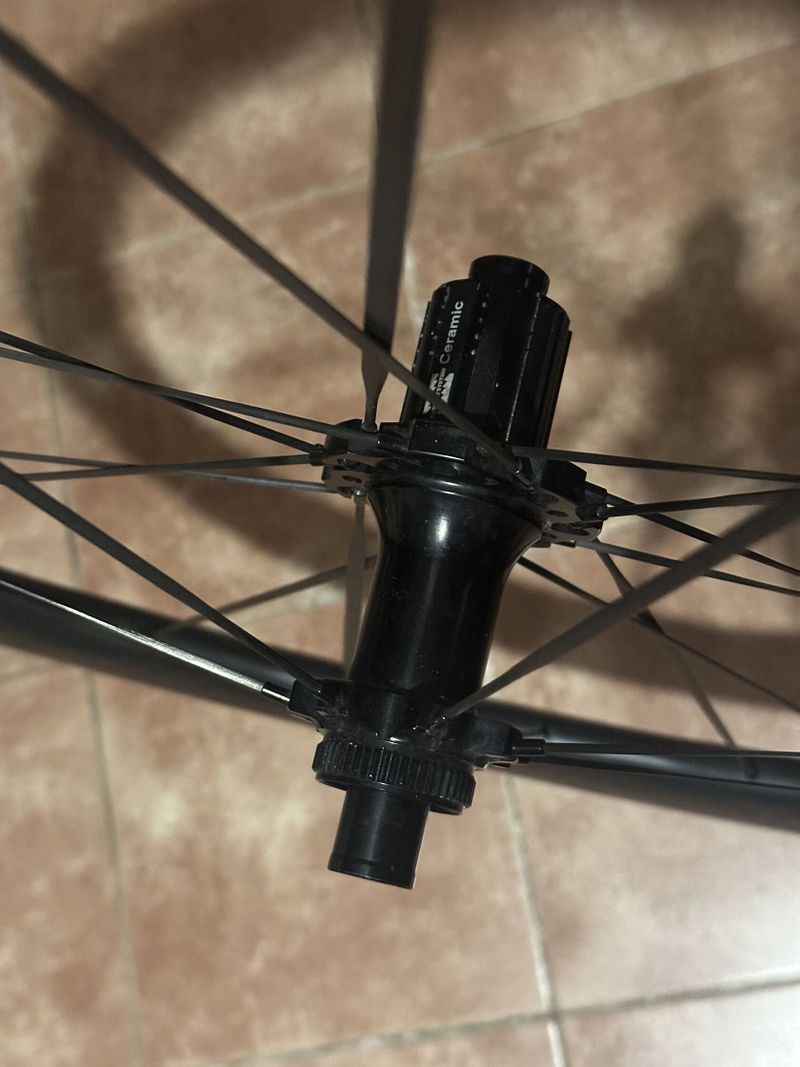 Superteam All-Carbon Ultra (1385g, karbonové špice)