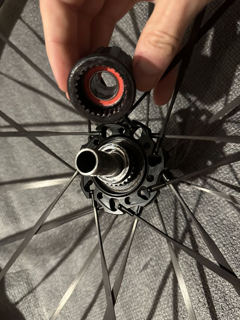Superteam All-Carbon Ultra (1385g, karbonové špice)