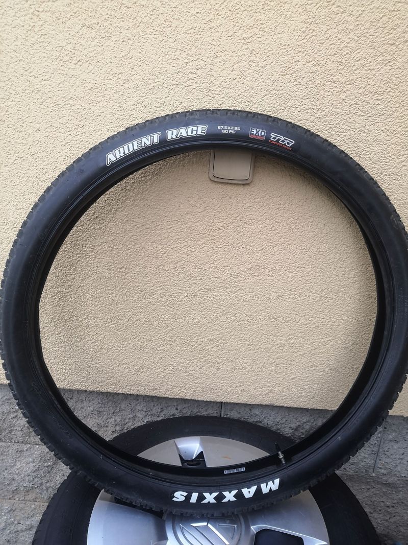 Prodám pláště Maxxis 27,5 x 2,35 TR + duše najeto 92km