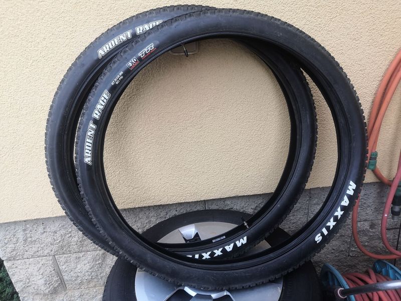 Prodám pláště Maxxis 27,5 x 2,35 TR + duše najeto 92km
