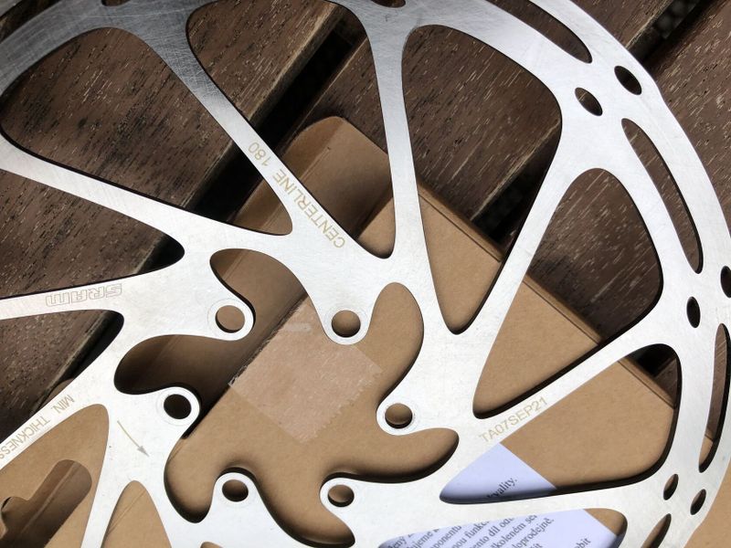 Sram centerline kotouče 200 a 180