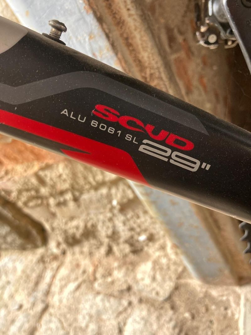 SCUD 29” Alu 6061 SL – Suntour XCR, kotoučové brzdy, dobrý stav