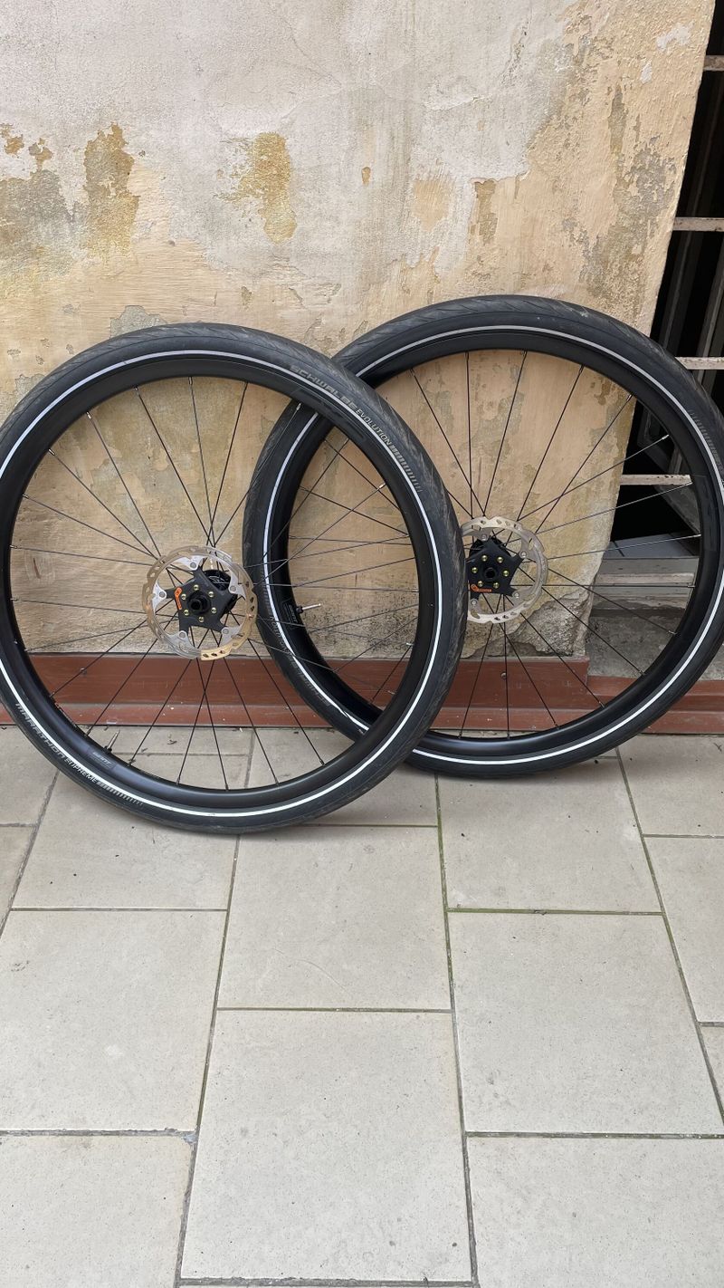 Zapletená kola Giant PX2 Gravel 