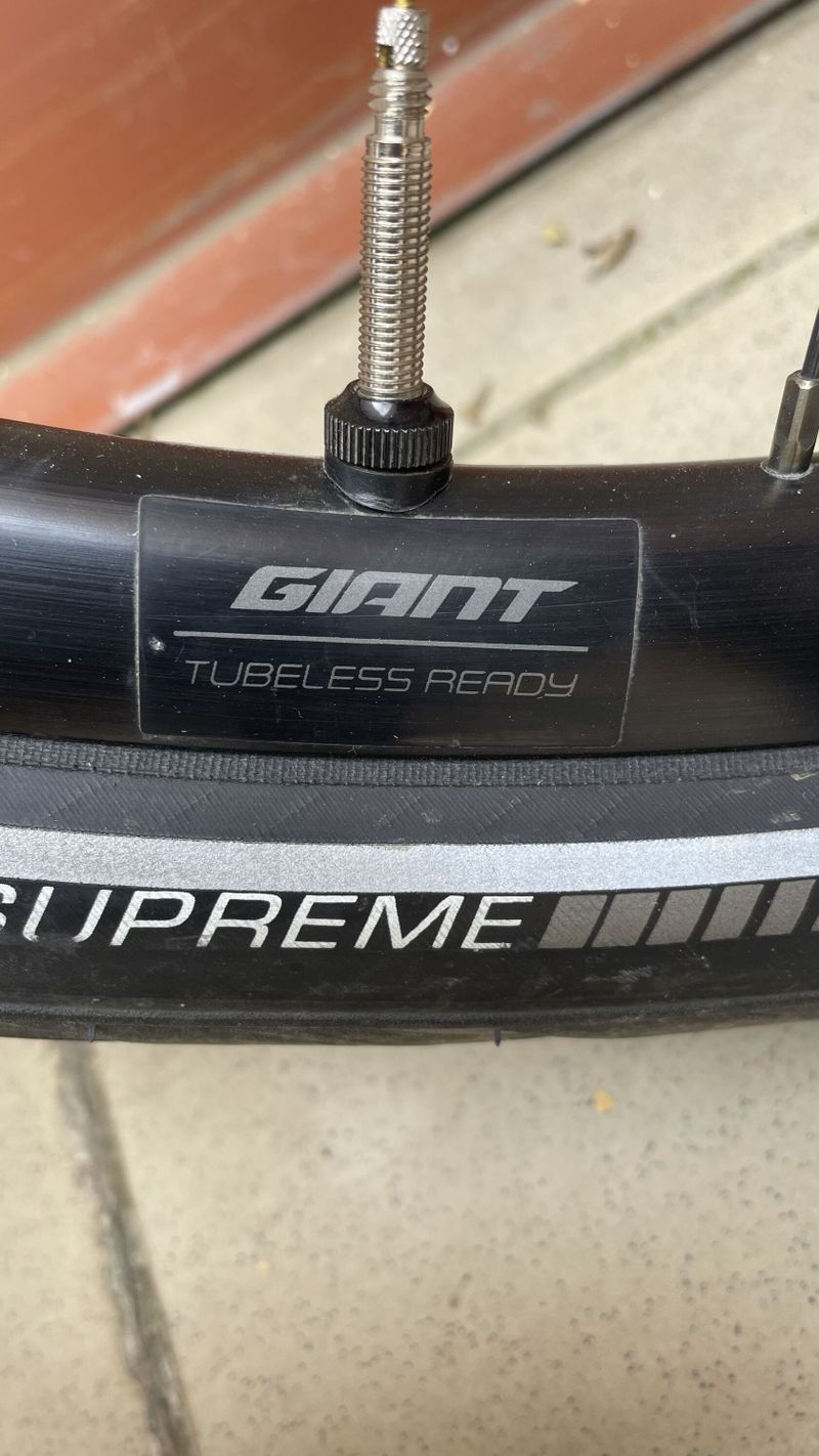 Zapletená kola Giant PX2 Gravel 