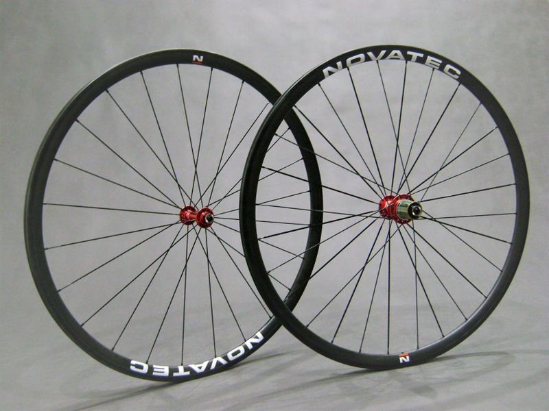 Novatec R1 C28 carbon (1335g)