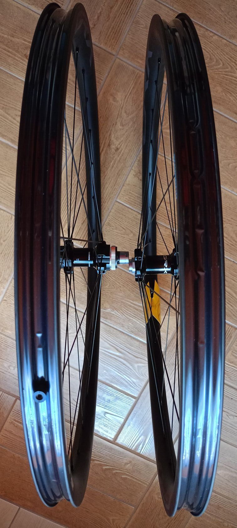 Mavic/Shimano - karbonová gravelová kola - 622x25