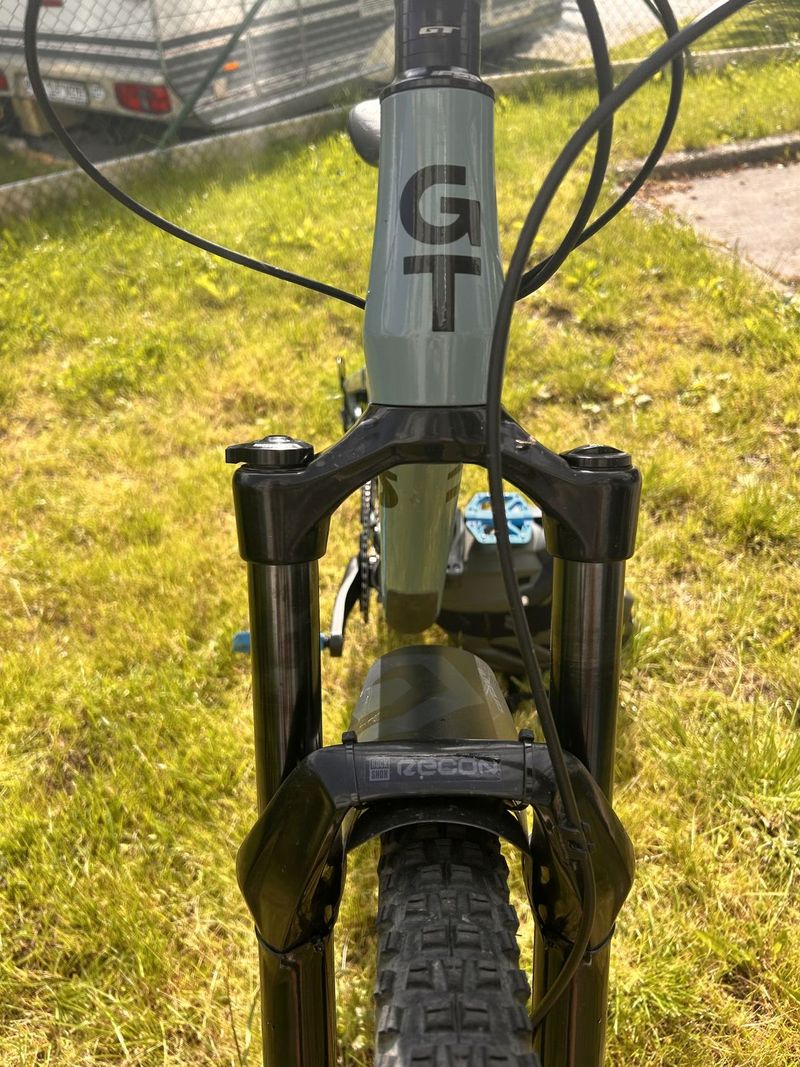 Prodávám kolo gt sensor sport.žádné zlomeniny a je ihned k ježdění.