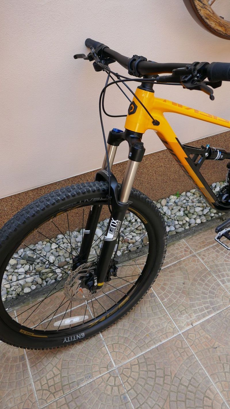 CELOODPRUŽENÉ HORSKÉ KOLO Polygon ·Siskiu D6 FS 29"