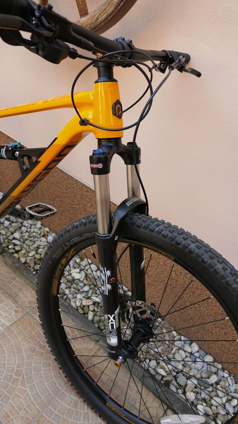 CELOODPRUŽENÉ HORSKÉ KOLO Polygon ·Siskiu D6 FS 29"
