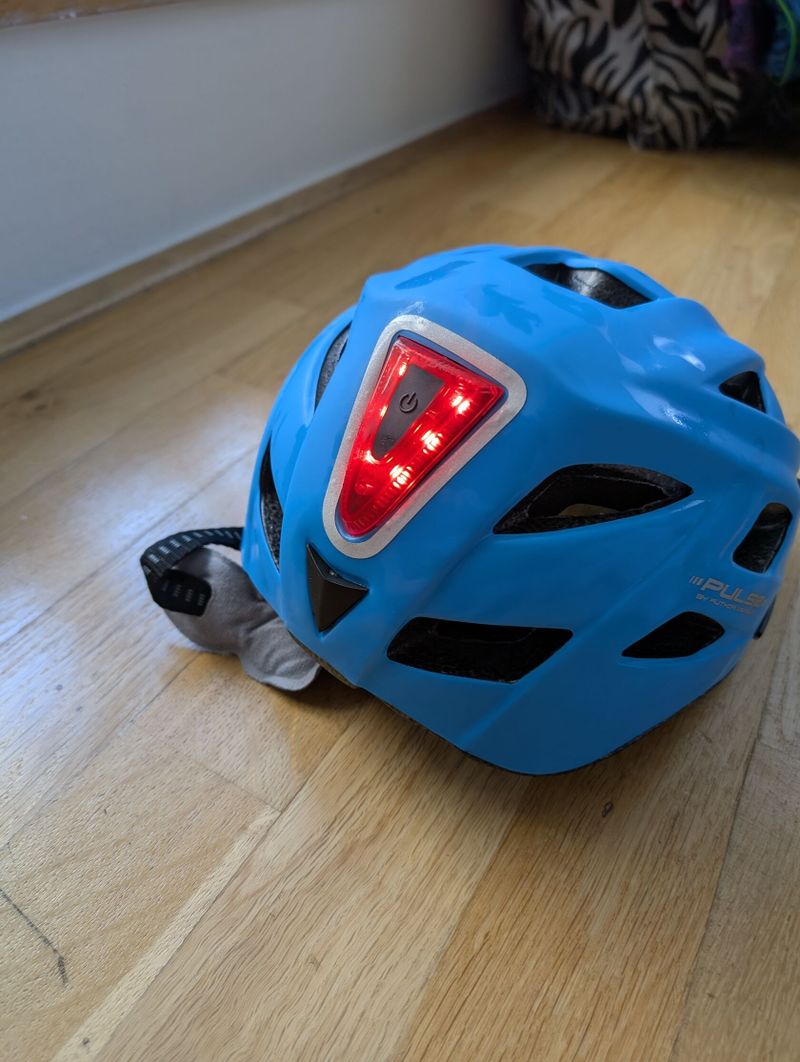 Prodám helmu Author Pulse LED X8