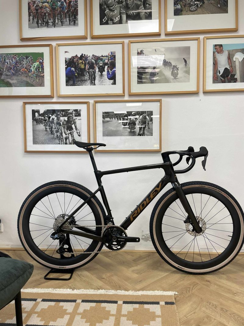 Ridley Astr Shimano GRX Di2 2x12, karbonová kola 