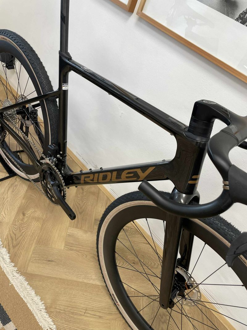 Ridley Astr Shimano GRX Di2 2x12, karbonová kola 