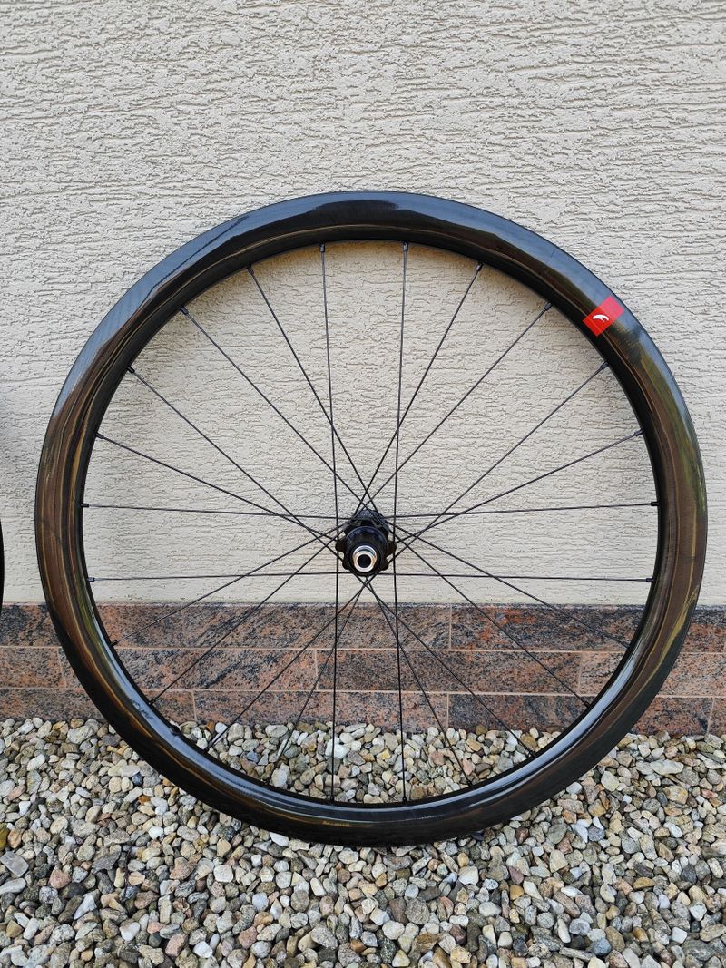Fulcrum WIND 42 DB Carbon - zapletená kola
