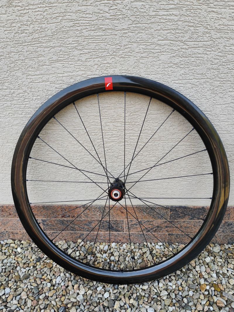 Fulcrum WIND 42 DB Carbon - zapletená kola