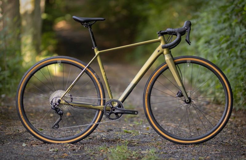 Superior X-ROAD Comp GR 2023 ( MATTE OLIVE METALLIC ) gravel kolo