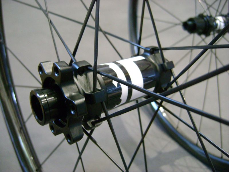 DUKE SLS 6Ters (1260g) + WTB app