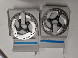 Prodám 2ks brzdové kotouče shimano 160mm centr lock rezervace