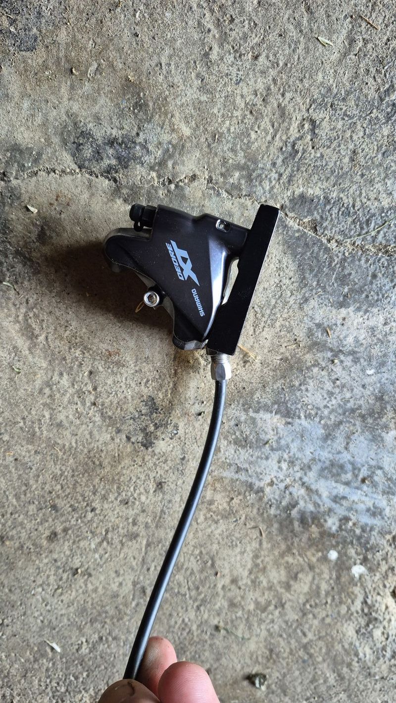 Brzdový třmen Shimano XT Flatmount BR-M8110