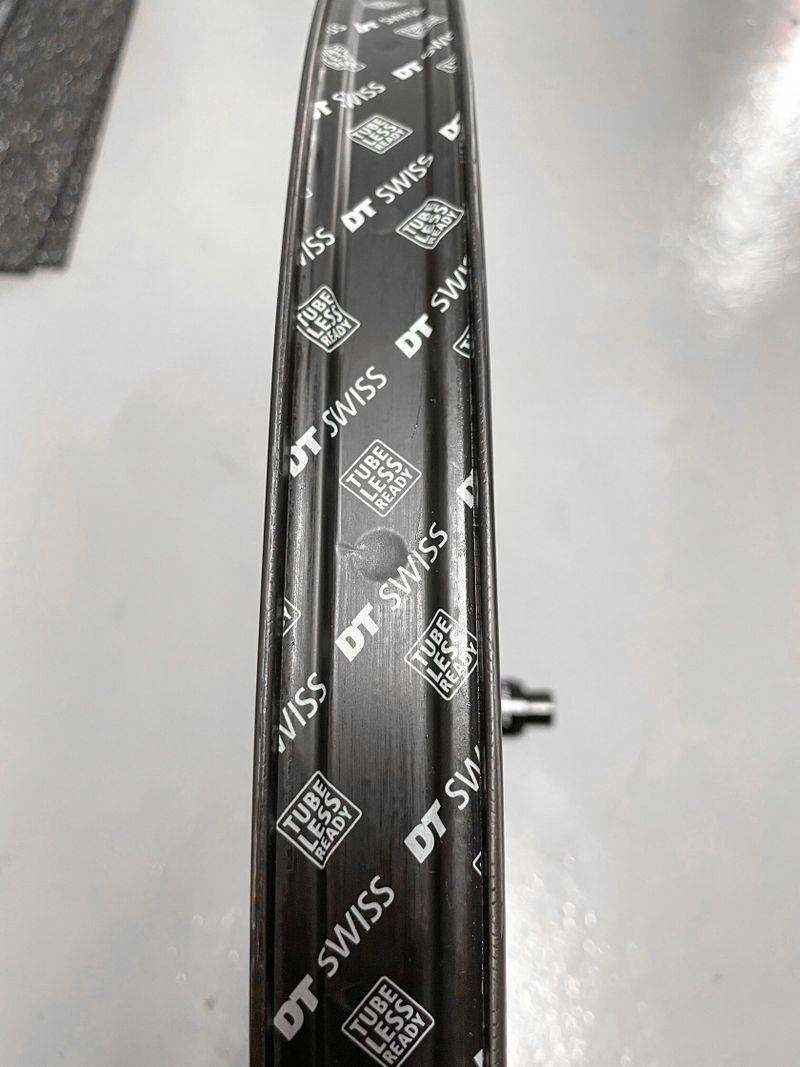 Roval Traverse Carbon 29 Boost – karbonová kola s DT Ratchet 