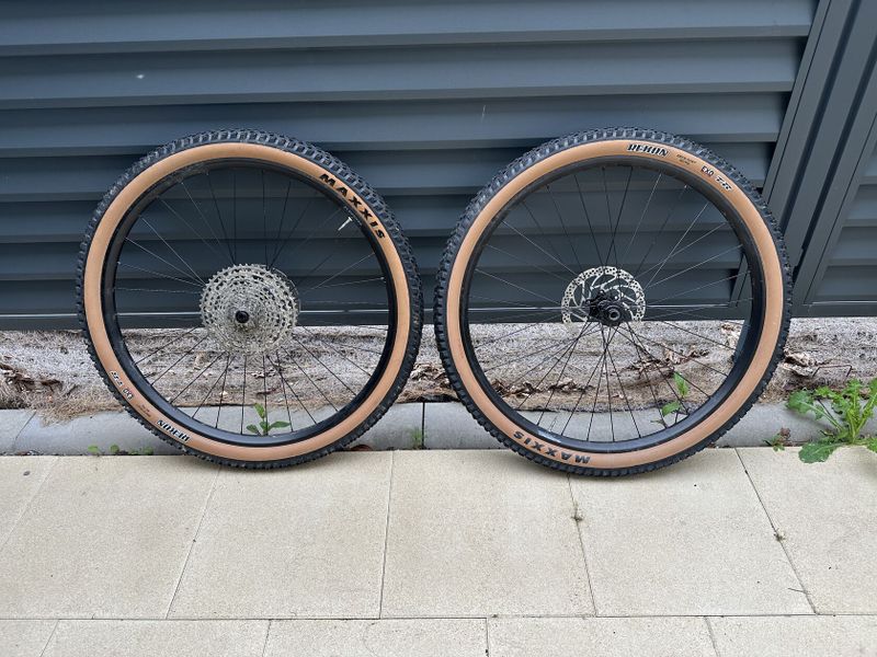 Výplety Alexrims 30mm + pláště, kazeta, korouče