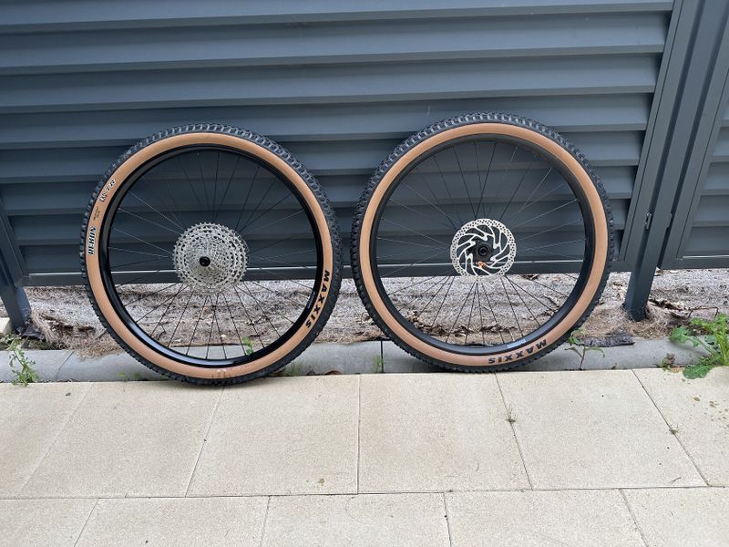 Výplety Alexrims 30mm + pláště, kazeta, korouče