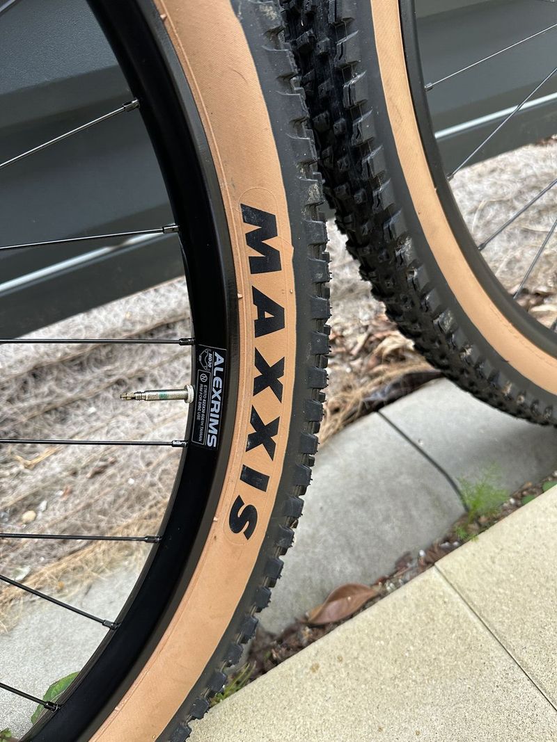 Výplety Alexrims 30mm + pláště, kazeta, korouče