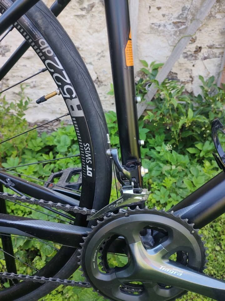 Silniční kolo Focus Paralane AL Tiagra