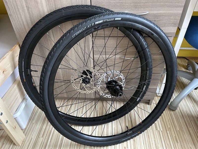 Gravel kola Giant SX2 sundaná z Giant Revolt 1 2025 