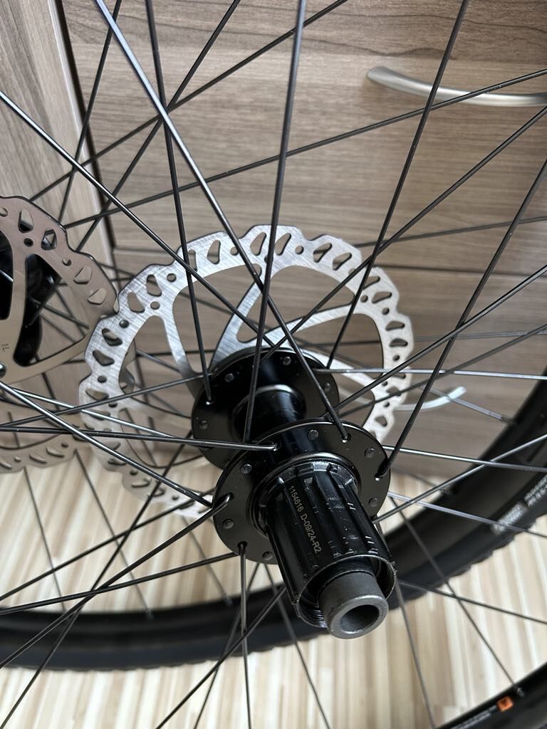 Gravel kola Giant SX2 sundaná z Giant Revolt 1 2025 