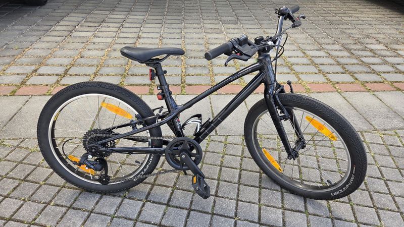 Specialized Jett 20 Gloss Cast Black/Smoke