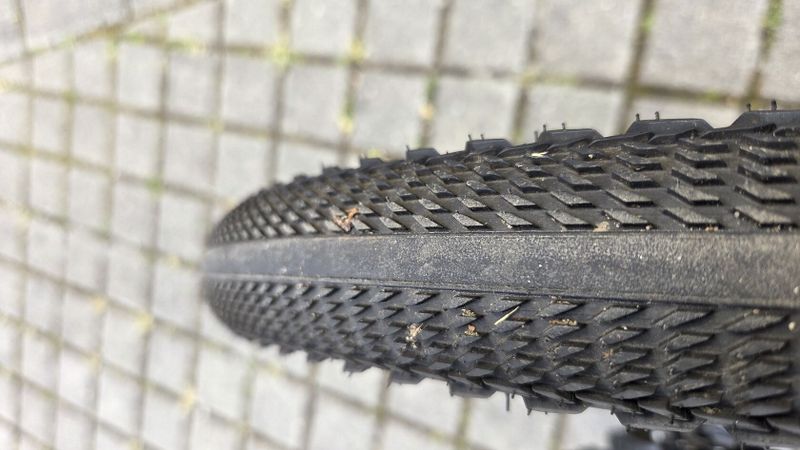 Specialized Jett 20 Gloss Cast Black/Smoke
