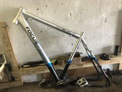 Rám FOCUS NORTHERN LITE (L) + kliky SHIMANO DEORE