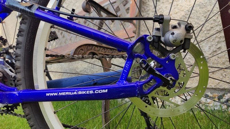 Modro-stříbrná MERIDA BIG AIR Full Al 7005- MTB, XC, sjezd - 1.majitel, pěkný stav 