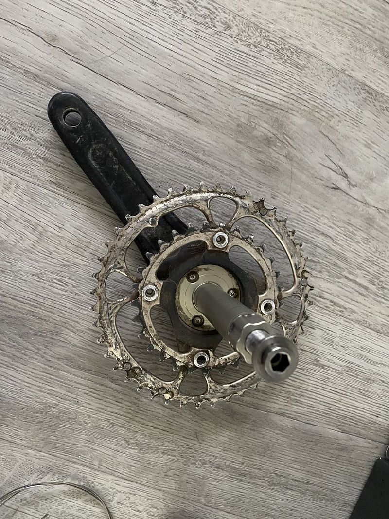 Prodám karbonové kliky Controltech double play - 44/29T 175mm + smyk, řazení a středová osa