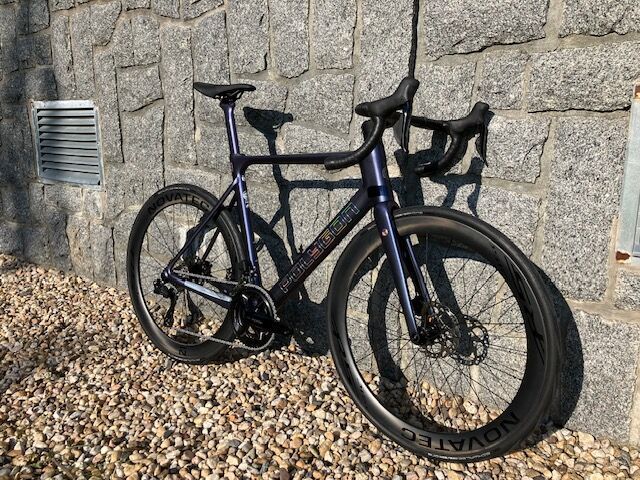 77.999 Kč! (PC 109.999) POLYGON HELIOS A7X - UCI rám, karbon kola - L - 105Di2 2x12 (50/34 - 11/34) 